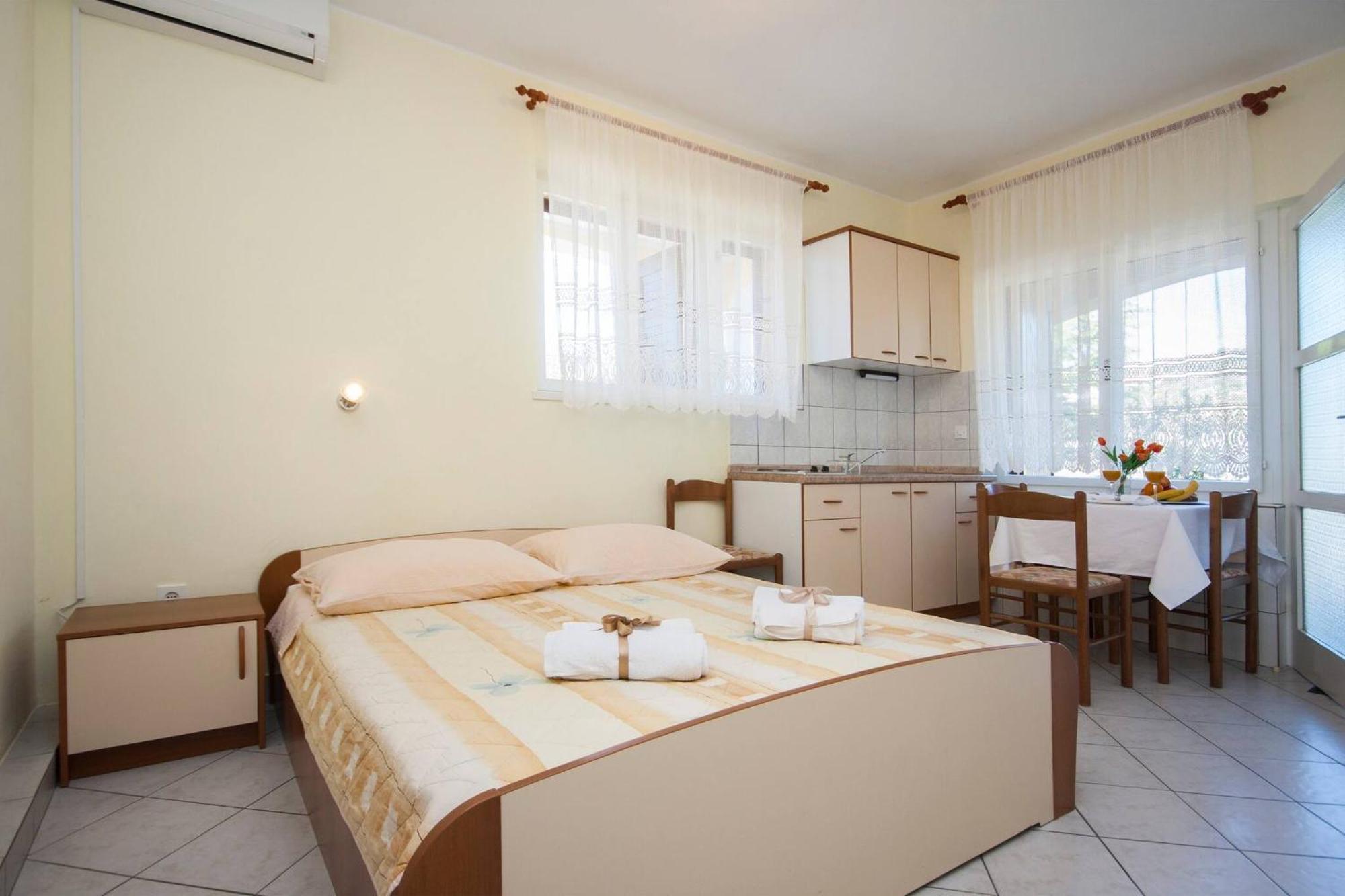 Family Apartments & Rooms Mikelin Primošten Zewnętrze zdjęcie