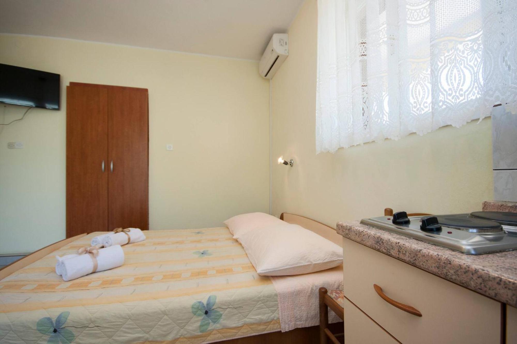 Family Apartments & Rooms Mikelin Primošten Zewnętrze zdjęcie