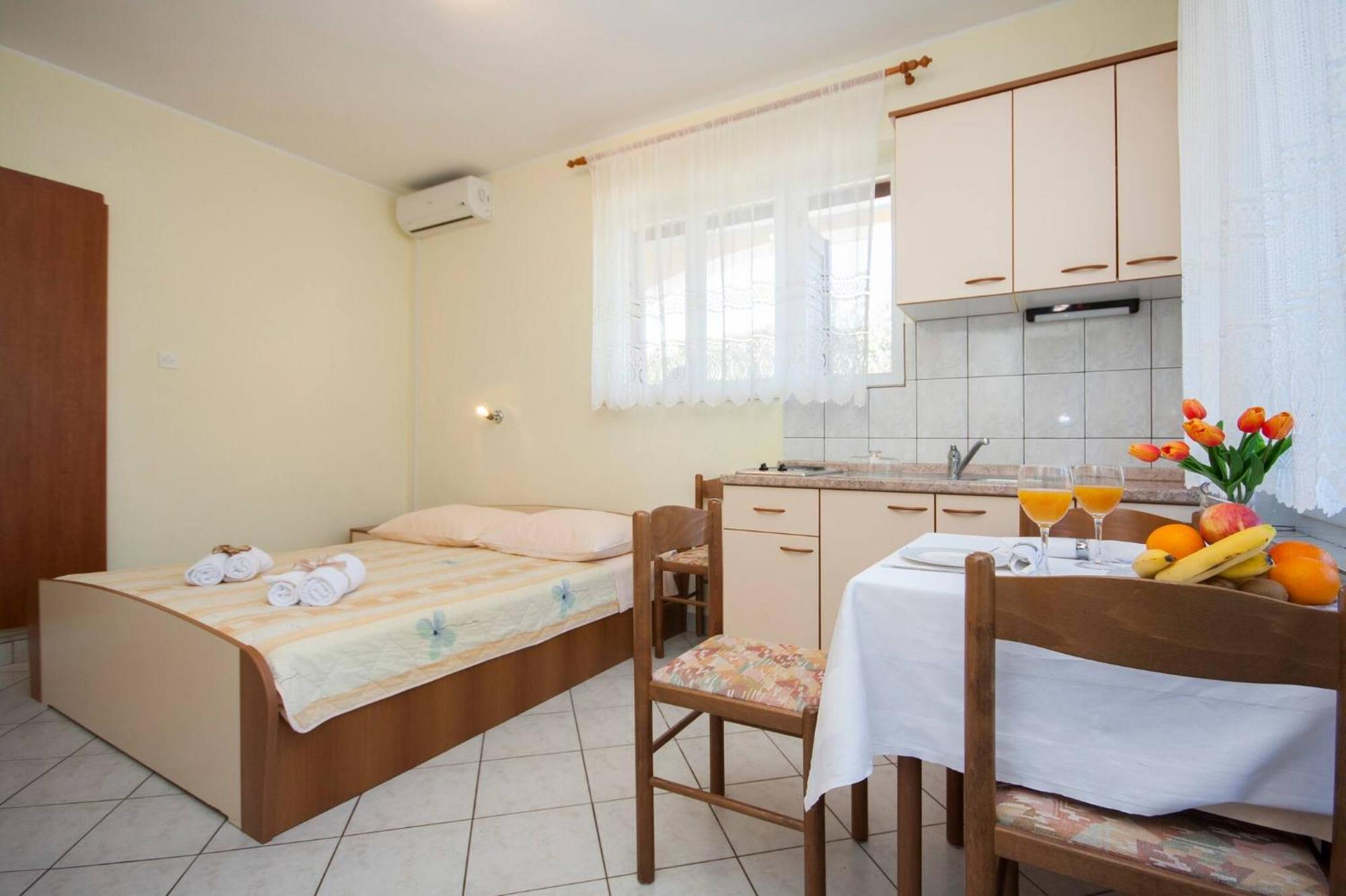Family Apartments & Rooms Mikelin Primošten Zewnętrze zdjęcie